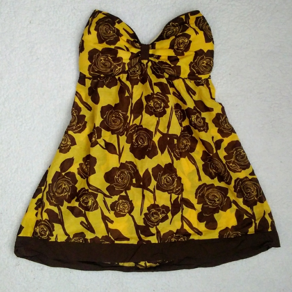 Adorable strapless top